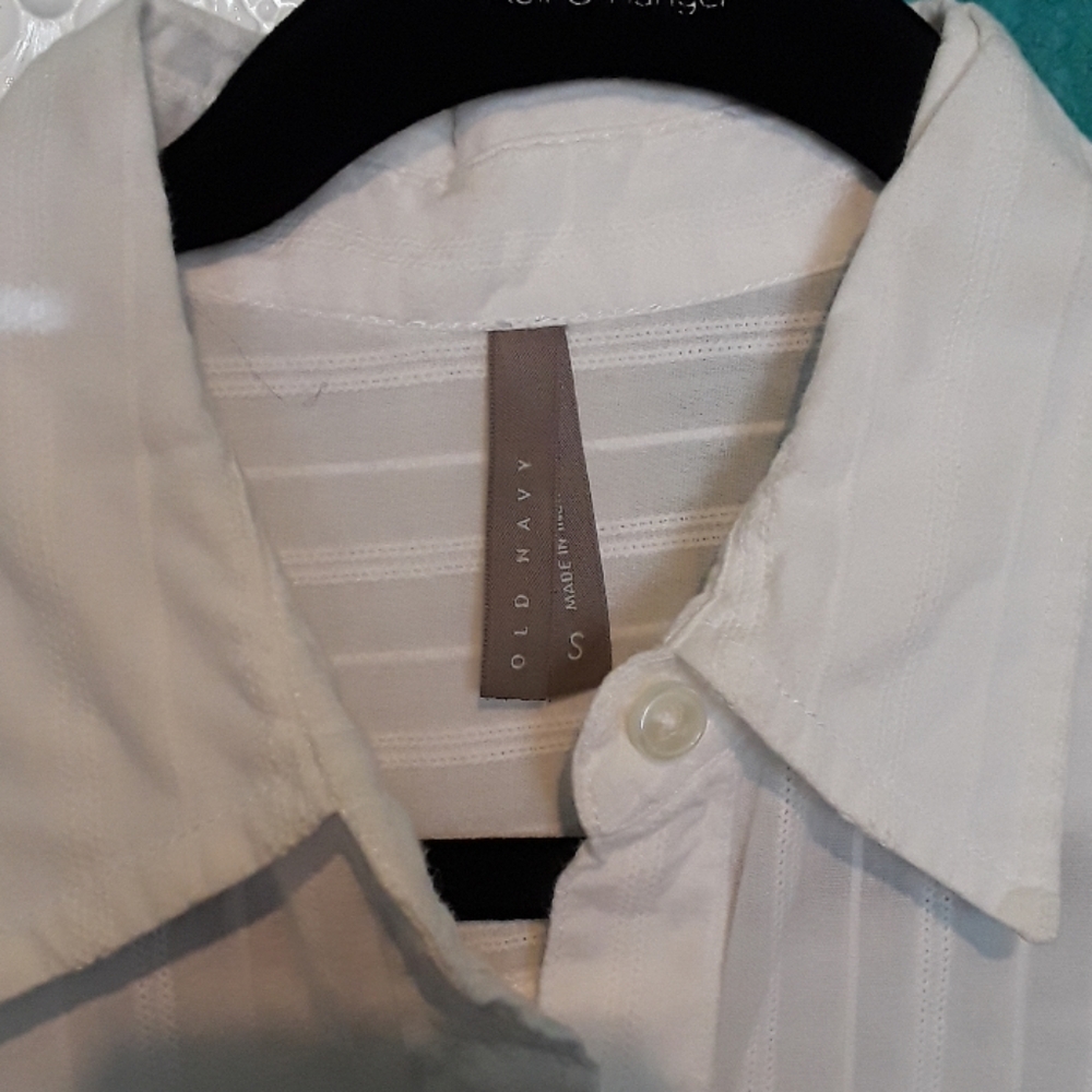 Old navy button front top.NWT. - Picture 2 of 5